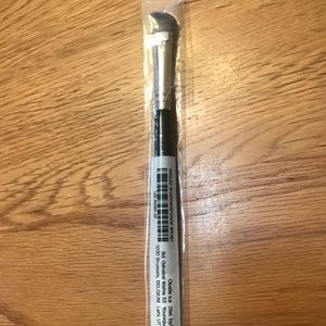 Younique angled shadow and sponge brush